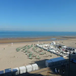 https://toplocatie-middelkerke-frontal-sea-view.hotelsghent.com